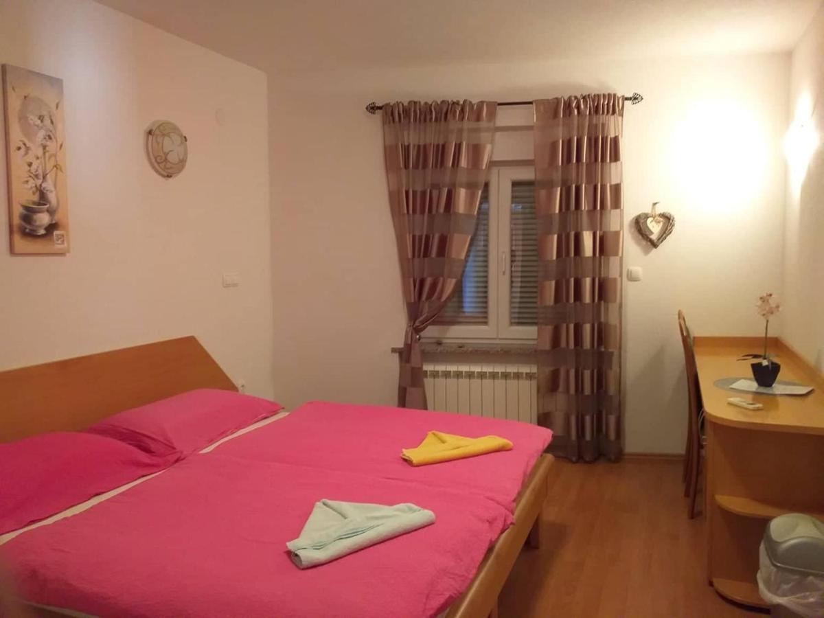 Rooms And Apartment Ambrozic Vremski Britof Экстерьер фото