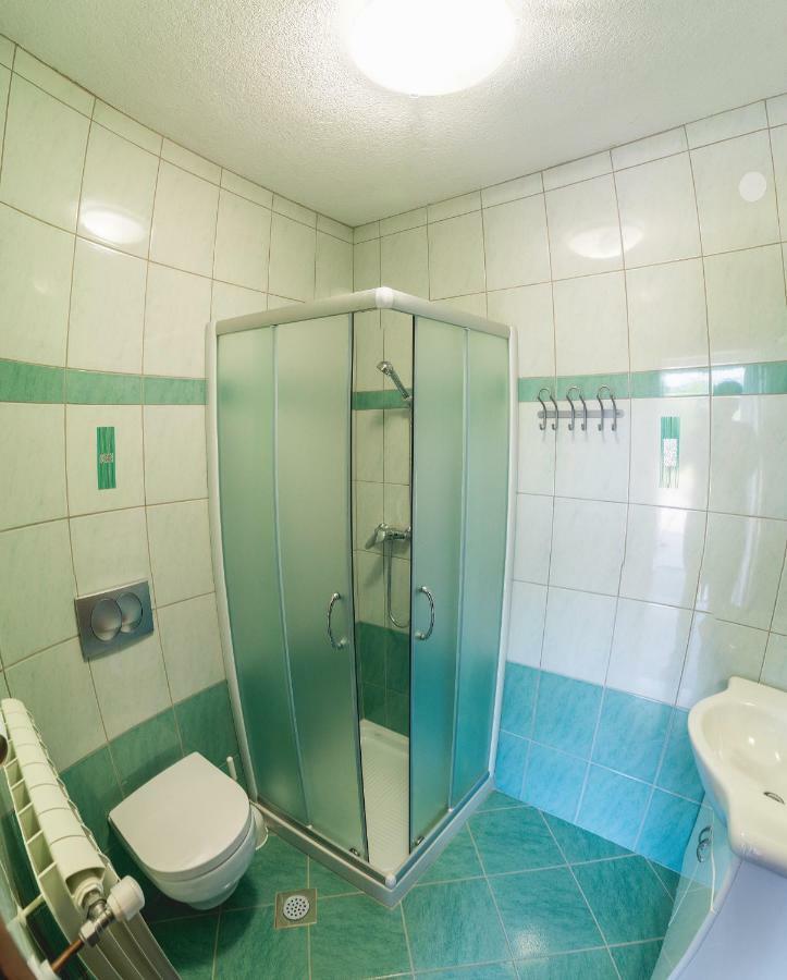 Rooms And Apartment Ambrozic Vremski Britof Экстерьер фото