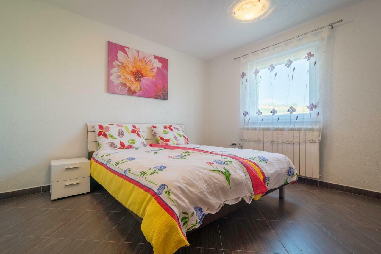 Rooms And Apartment Ambrozic Vremski Britof Экстерьер фото